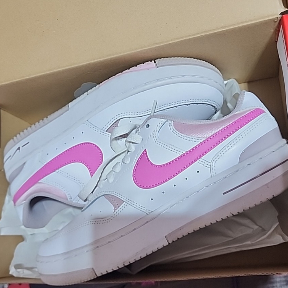 Nike Women's Sneakers White and Pink